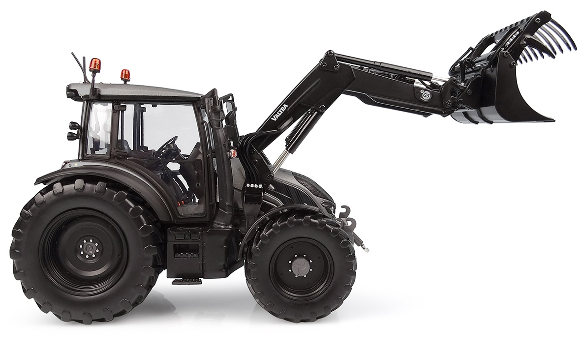 Valtra G135 mit Frontlader in Titangrau