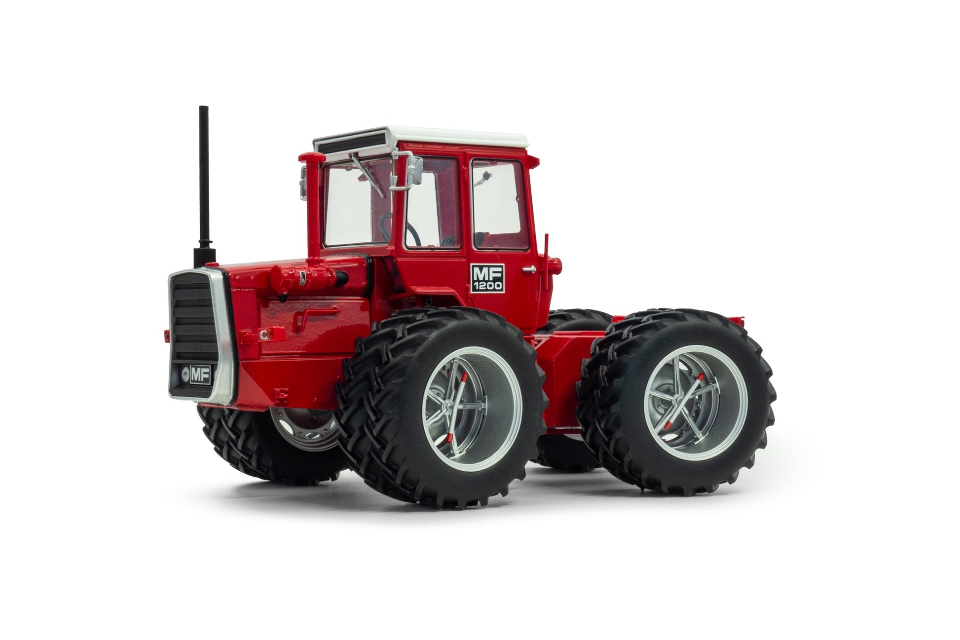 Massey Ferguson 1200 mit Molcon Zwillingsreifen – Limited Edition