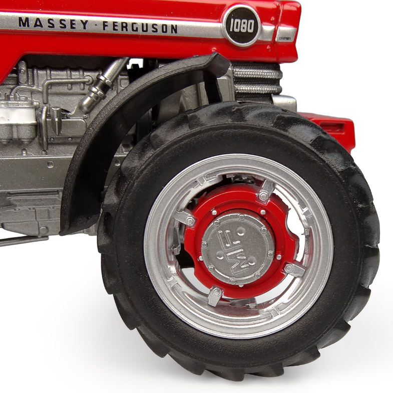 Massey Ferguson 1080 mit Peko-Kabine und Allradantrieb (4WD)