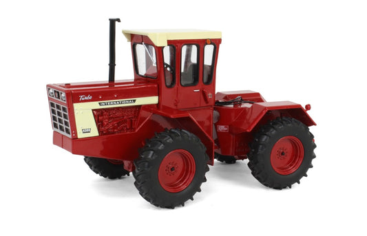 IH 4366 Allrad-Traktor mit roter Kabine