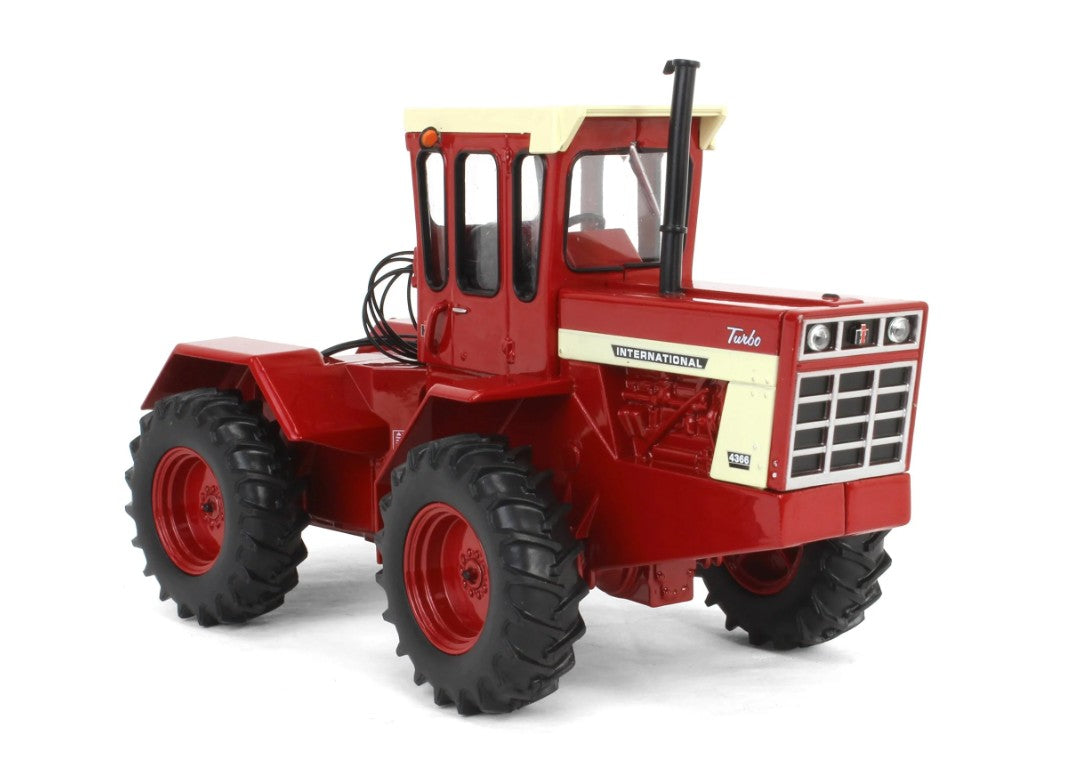 IH 4366 Allrad-Traktor mit roter Kabine
