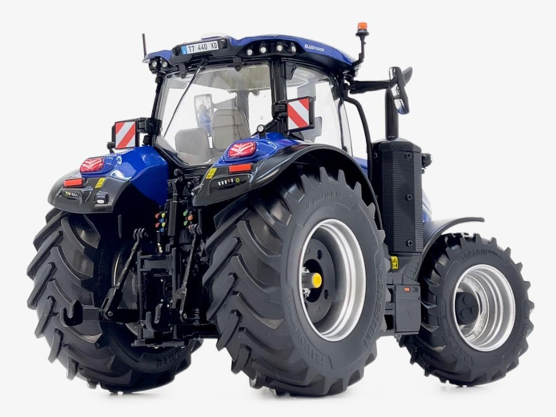 New Holland T7.440XD Dynamic Blue