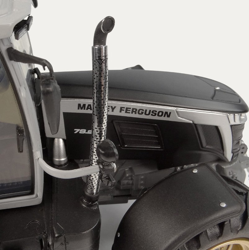 Massey Ferguson 7S.210 Mattschwarz mit goldenen Felgen Limitierte Edition 750 Stück