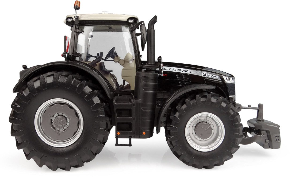 Massey Ferguson 8740 S Black Edition Traktor Limitiertes Modell