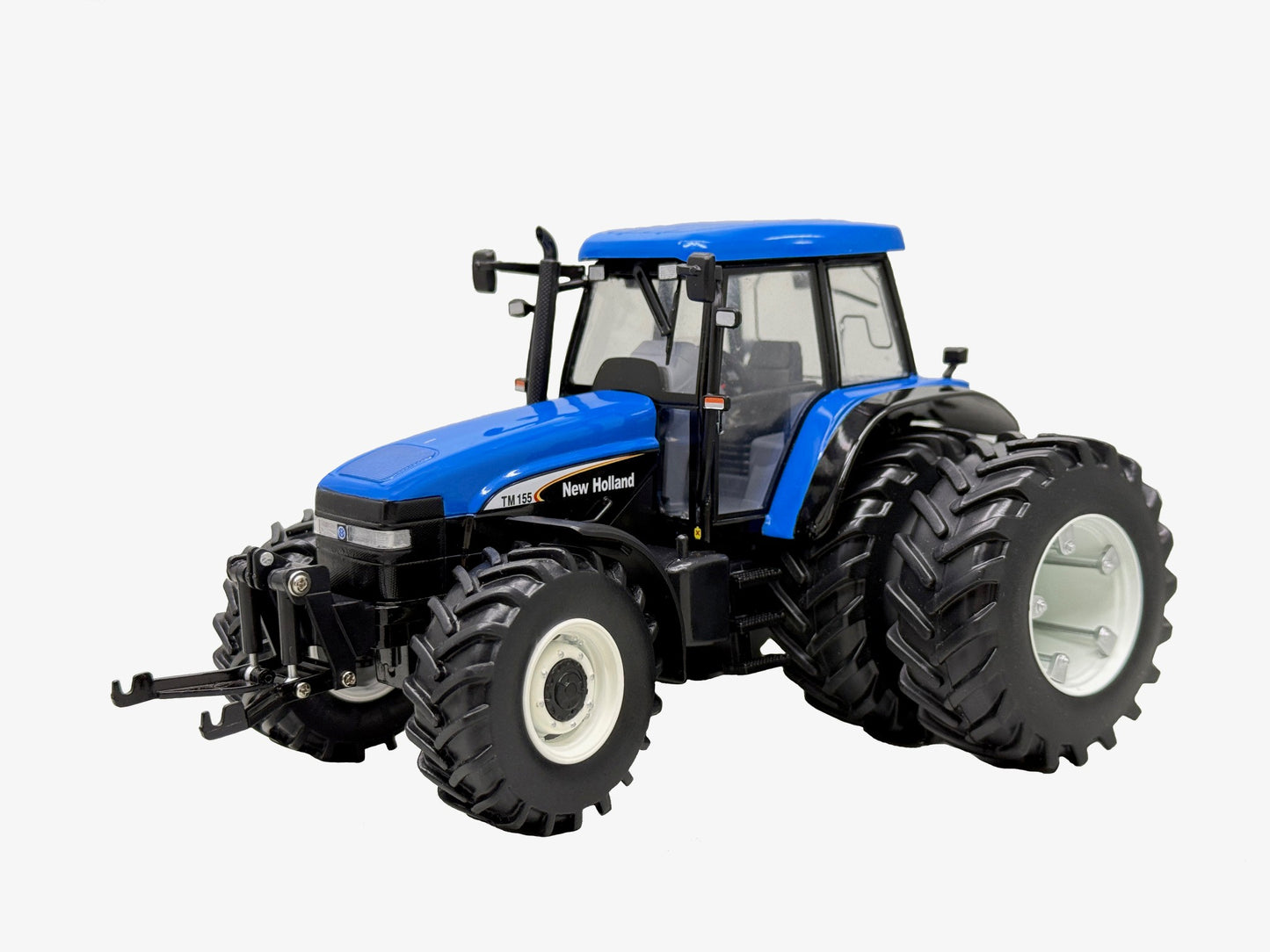 Traktor New Holland TM155 mit Doppelbereifung