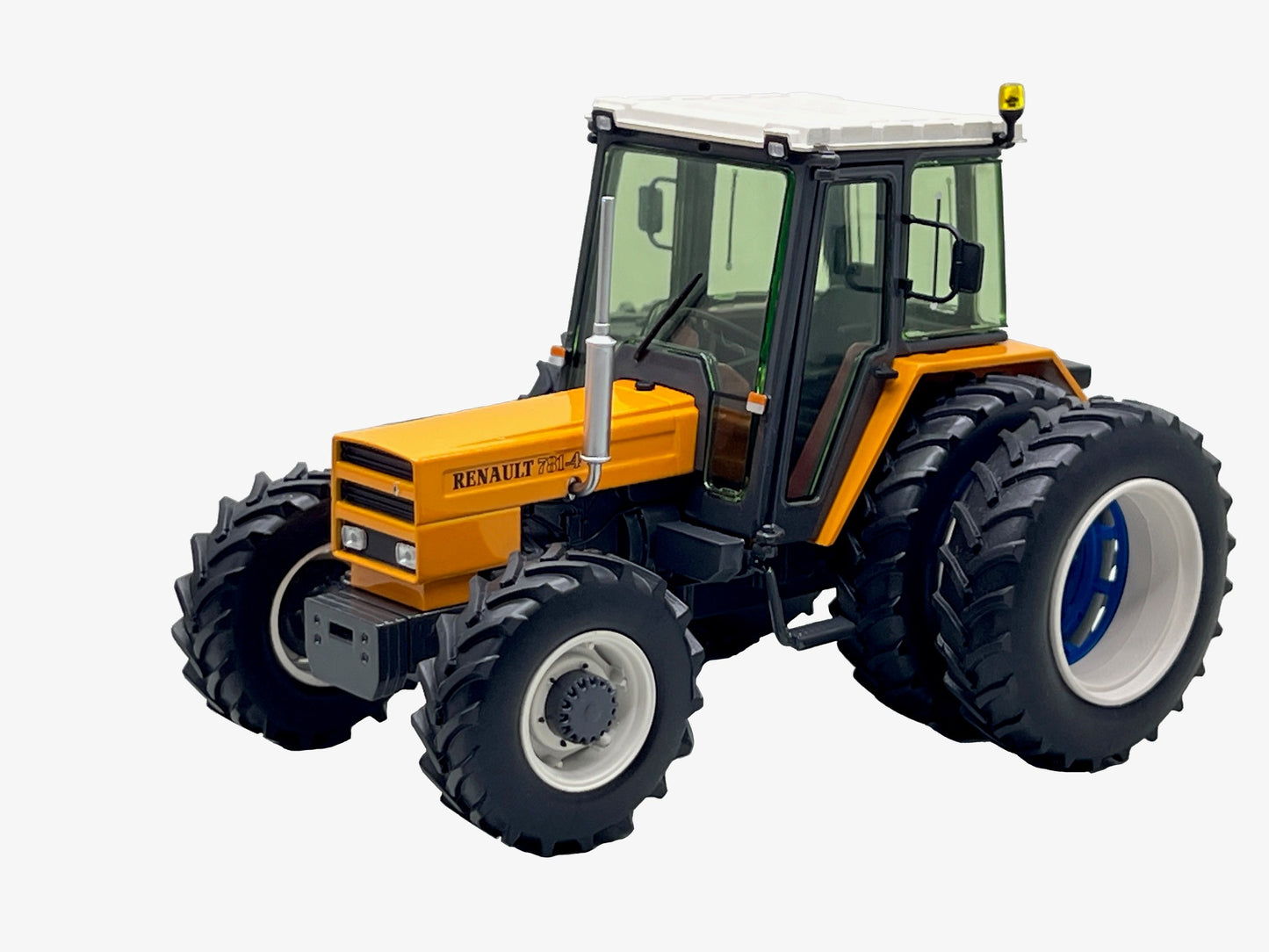 Traktor Renault 781 4S mit Doppelbereifung 1981