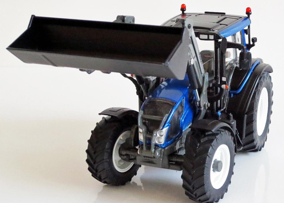 Valtra N113 HT3 in grau mit Frontlader