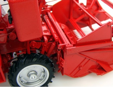 Massey Ferguson 830 Mähdrescher