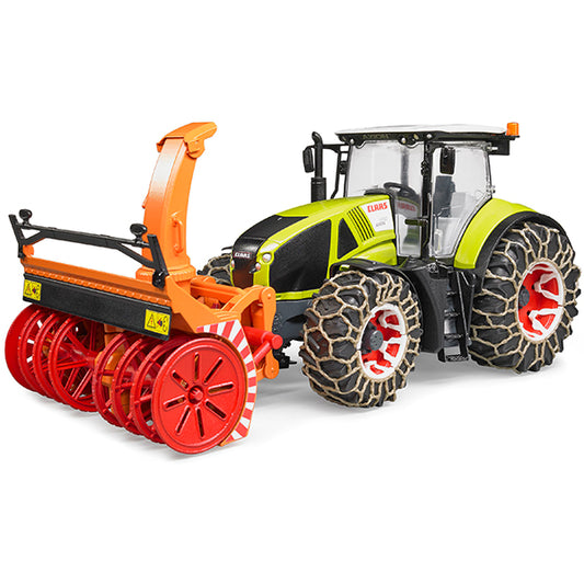 Claas Axion 950 mit Schneefräse und Schneeketten