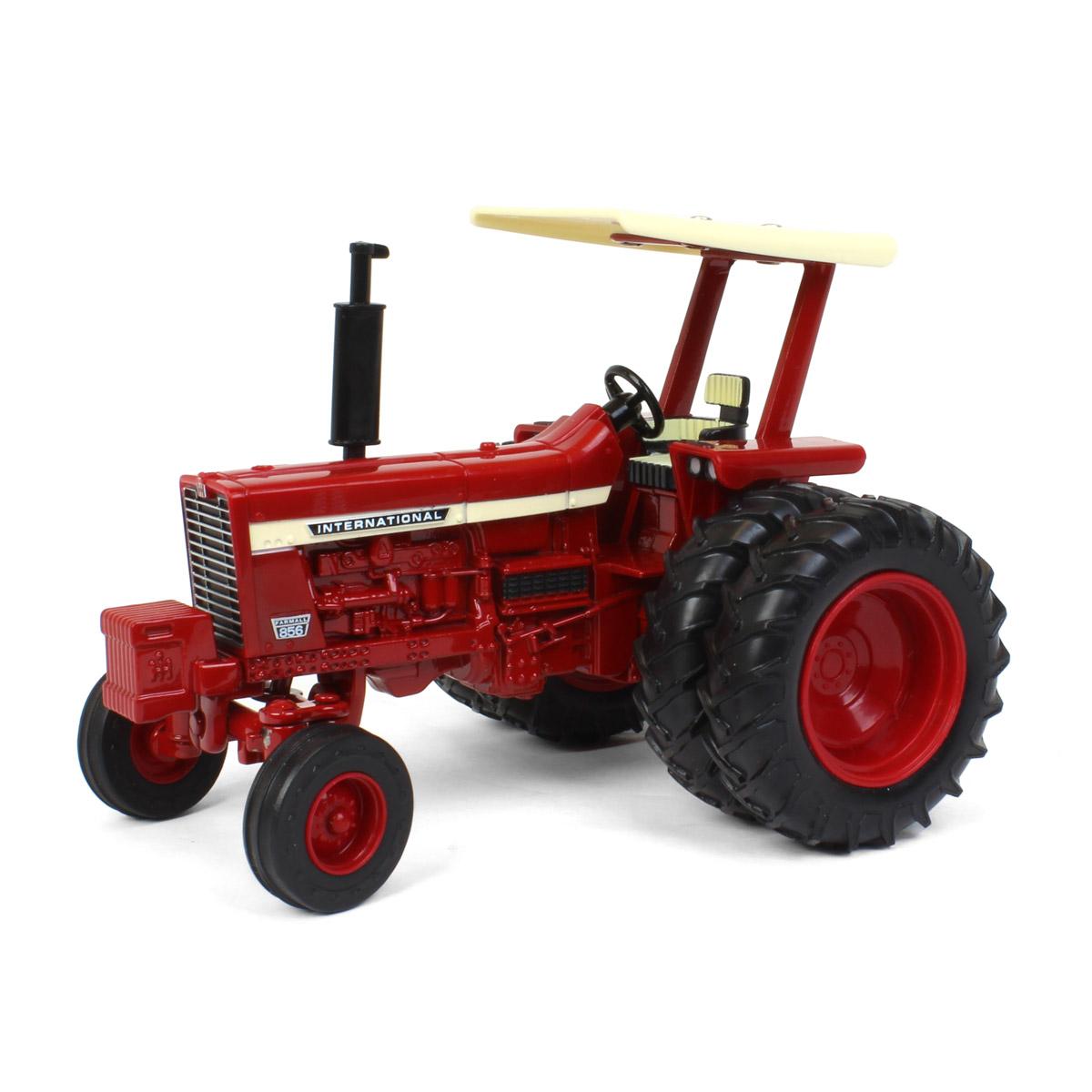 IH Farmall 856 mit Zwillingsreifen