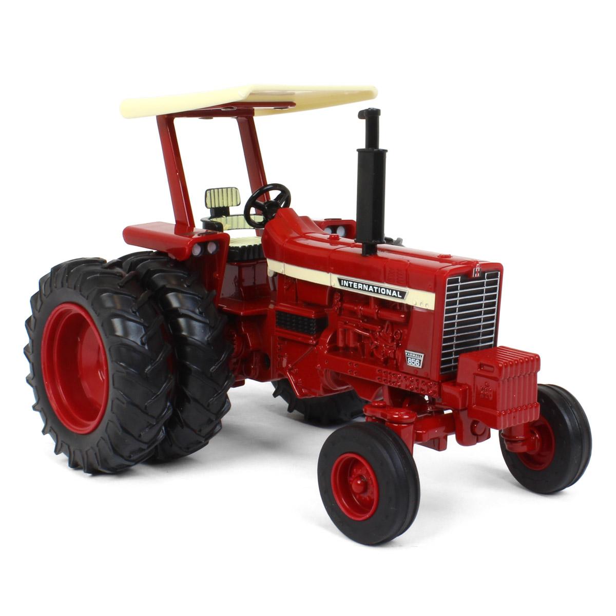 IH Farmall 856 mit Zwillingsreifen