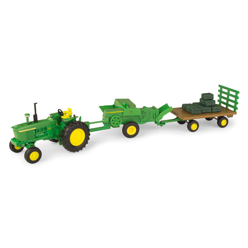 John Deere 4020 mit Kleinballenpresse 348 und Wagen