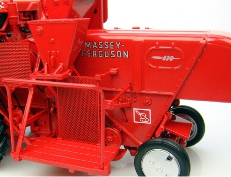 Massey Ferguson 830 Mähdrescher