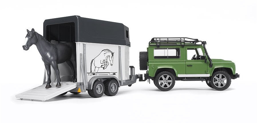 Land Rover Defender Station Wagon mit Pferdeanhänger und 1 Pferd
